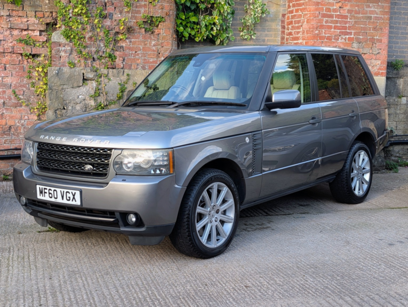 2010 Land Rover Range Rover 4.4 Td V8 Vogue Se in Grey — image 1