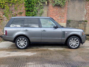 2010 Land Rover Range Rover 4.4 Td V8 Vogue Se in Grey — image 4