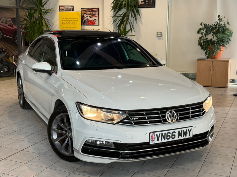 2016 Volkswagen Passat 2.0 Tdi Bluemotion Tech R-Line in White — image 1