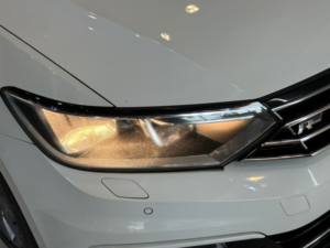 2016 Volkswagen Passat 2.0 Tdi Bluemotion Tech R-Line in White — image 3