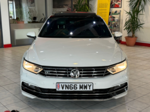 2016 Volkswagen Passat 2.0 Tdi Bluemotion Tech R-Line in White — image 4