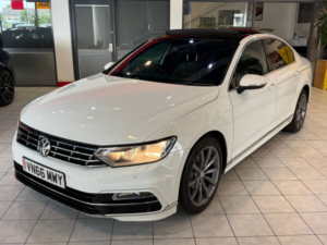 2016 Volkswagen Passat 2.0 Tdi Bluemotion Tech R-Line in White — image 5