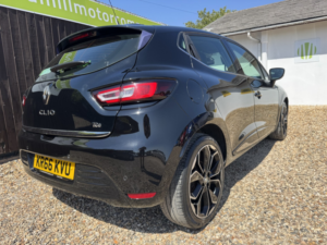 2016 Renault Clio 0.9 Dynamique S Nav Tce 90 in Black — image 6