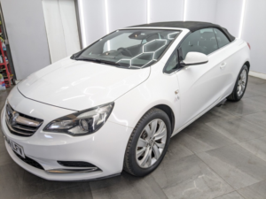 2014 Vauxhall Cascada 2.0 Cdti Se Convertible 2dr Diesel Manual Euro 5 (s/s) (165 Ps) in White — image 4