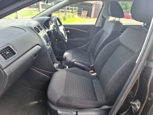 2016 Volkswagen Polo 1.2 Tsi Bluemotion Tech Se in Black — image 4