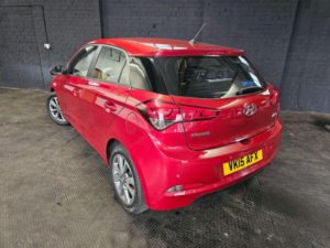 2015 Hyundai I20 1.2 Blue Drive Se Euro 6 (s/s) 5dr in Red — image 4