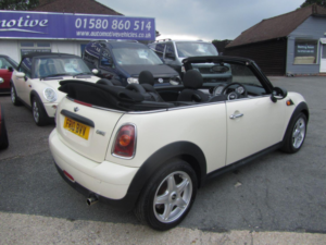 2010 MINI Convertible 1.6 One Convertible in White — image 4
