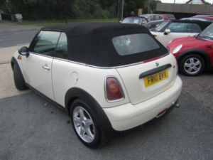 2010 MINI Convertible 1.6 One Convertible in White — image 6