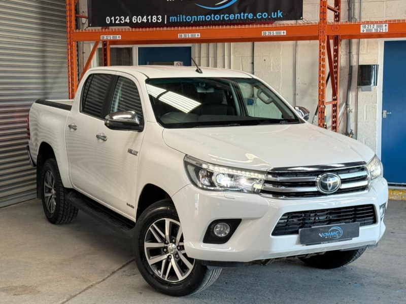 2020 Toyota Hilux 2.4 D-4d Invincible Auto 4WD Euro 6 (s/s) 4dr (tss) in White — image 1