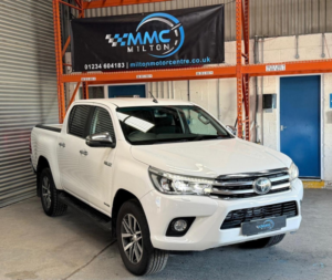 2020 Toyota Hilux 2.4 D-4d Invincible Auto 4WD Euro 6 (s/s) 4dr (tss) in White — image 2