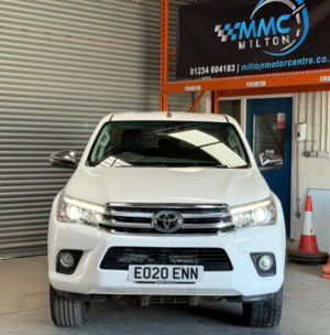 2020 Toyota Hilux 2.4 D-4d Invincible Auto 4WD Euro 6 (s/s) 4dr (tss) in White — image 4