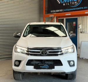 2020 Toyota Hilux 2.4 D-4d Invincible Auto 4WD Euro 6 (s/s) 4dr (tss) in White — image 5