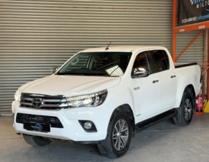 2020 Toyota Hilux 2.4 D-4d Invincible Auto 4WD Euro 6 (s/s) 4dr (tss) in White — image 6