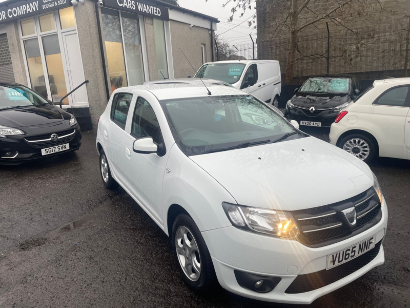 2015 Dacia Sandero 0.9 Tce Laureate Hatchback 5dr Petrol Manual Euro 6 (s/s) (90 Ps) in White — image 1