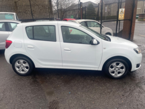 2015 Dacia Sandero 0.9 Tce Laureate Hatchback 5dr Petrol Manual Euro 6 (s/s) (90 Ps) in White — image 3