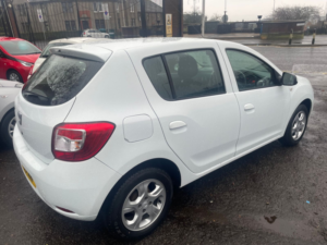 2015 Dacia Sandero 0.9 Tce Laureate Hatchback 5dr Petrol Manual Euro 6 (s/s) (90 Ps) in White — image 4