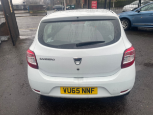 2015 Dacia Sandero 0.9 Tce Laureate Hatchback 5dr Petrol Manual Euro 6 (s/s) (90 Ps) in White — image 5