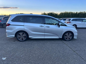 2014 Honda Odyssey Absolute Ex 5dr 7 Seats in Silver — image 2