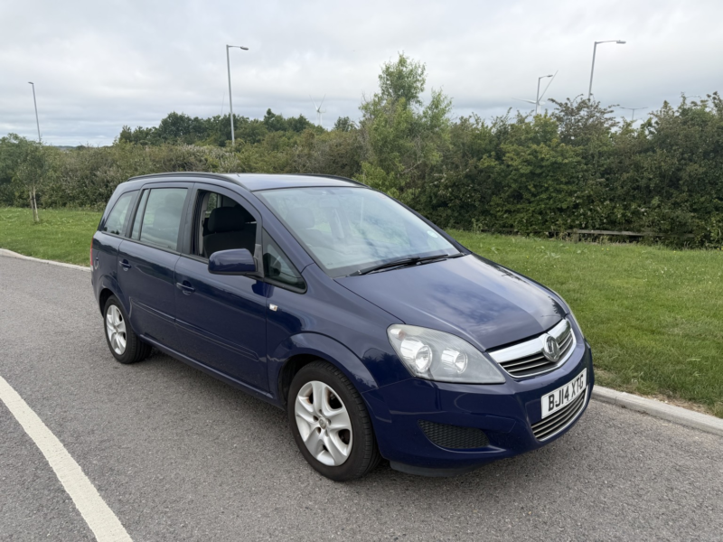 2014 Vauxhall Zafira 1.8 16v Exclusiv in Blue — image 1