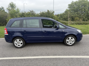 2014 Vauxhall Zafira 1.8 16v Exclusiv in Blue — image 2
