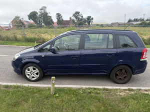 2014 Vauxhall Zafira 1.8 16v Exclusiv in Blue — image 4