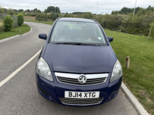 2014 Vauxhall Zafira 1.8 16v Exclusiv in Blue — image 6