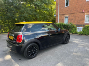 2015 MINI Hatch 1.5 Cooper Euro 6 (s/s) 3dr in Black — image 6