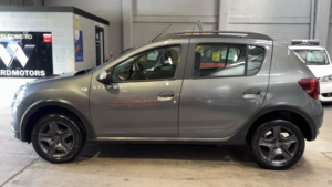 2018 Dacia Sandero Stepway 1.5 Stepway Se Summit Dci 90 Diesel Grey 5dr 1 Owner+satnav+cruise in Grey — image 2