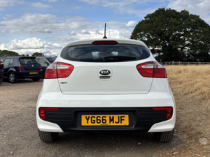 2016 Kia Rio 1.3 1 Air in White — image 6