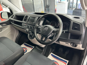 2019 Volkswagen Transporter 2.0 Tdi T30 Bluemotion Tech Highline Fwd Swb Euro 6 (s/s) 5dr in Grey — image 6