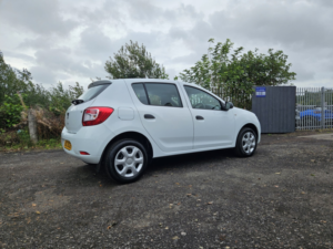 2016 Dacia Sandero 1.2 Ambiance 1.2 16v 75 in White — image 5