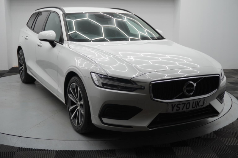2020 Volvo V60 2.0 B4 Mhev Momentum Auto Euro 6 (s/s) 5dr in White — image 1