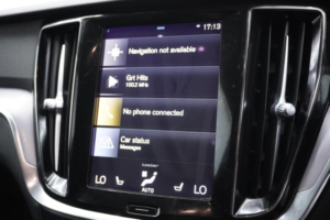 2020 Volvo V60 2.0 B4 Mhev Momentum Auto Euro 6 (s/s) 5dr in White — image 3