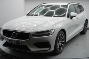 2020 Volvo V60 2.0 B4 Mhev Momentum Auto Euro 6 (s/s) 5dr in White — image 5