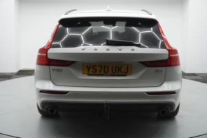 2020 Volvo V60 2.0 B4 Mhev Momentum Auto Euro 6 (s/s) 5dr in White — image 6