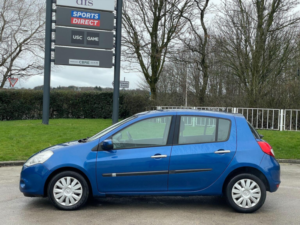 2010 Renault Clio 1.6 Vvt Expression Auto Euro 5 5dr in Blue — image 4