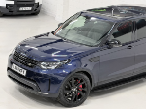 2019 Land Rover Discovery 3.0 Sd V6 Hse in Blue — image 3