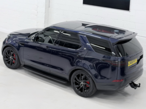 2019 Land Rover Discovery 3.0 Sd V6 Hse in Blue — image 5
