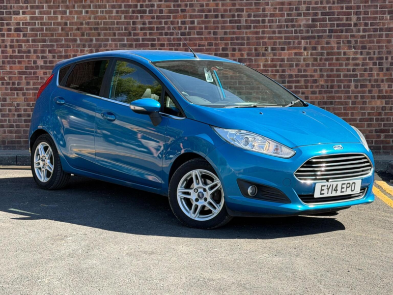 2014 Ford Fiesta 1.25 Zetec Euro 5 5dr in Blue — image 1