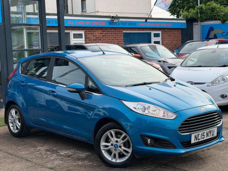 2015 Ford Fiesta 1.25 Zetec Euro 6 5dr in Blue — image 1