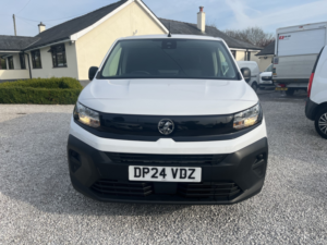 2024 Vauxhall Combo 1.5 Turbo D 2300 Prime in White — image 2