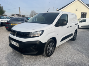 2024 Vauxhall Combo 1.5 Turbo D 2300 Prime in White — image 4