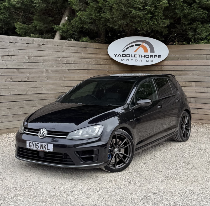 2015 Volkswagen Golf 2.0 Tsi Bluemotion Tech R in Black — image 1