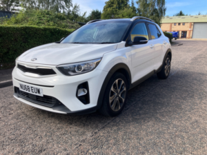 2018 Kia Stonic 1.0 T-Gdi First Edition SUV 5dr Petrol Manual Euro 6 (s/s) (118 Bhp) in White — image 3