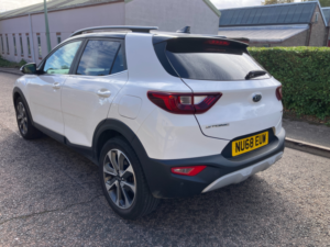 2018 Kia Stonic 1.0 T-Gdi First Edition SUV 5dr Petrol Manual Euro 6 (s/s) (118 Bhp) in White — image 5
