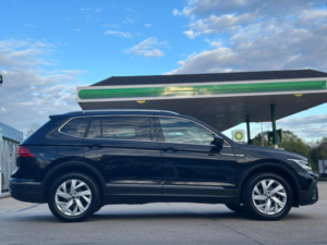 2022 Volkswagen Tiguan Allspace 1.5 Tsi Life DSG Euro 6 (s/s) 5dr in Black — image 2