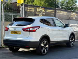 2015 Nissan Qashqai 1.2 Dig-T N-Tec 2WD Euro 5 (s/s) 5dr in White — image 6