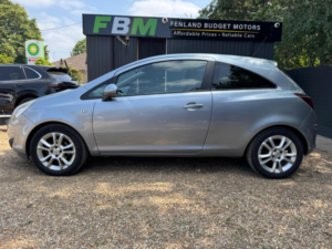 2009 Vauxhall Corsa 1.2i 16v Sxi 3dr in Silver — image 2