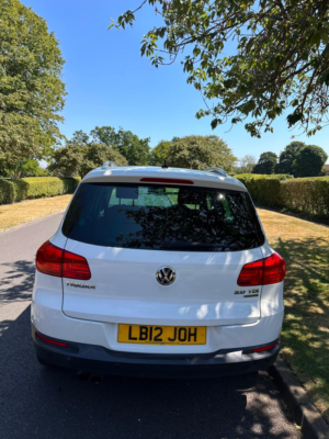 2012 Volkswagen Tiguan 2.0 Tdi Bluemotion Tech Se DSG 4WD Euro 5 (s/s) 5dr in White — image 3