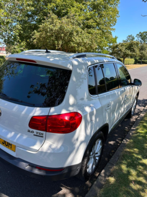2012 Volkswagen Tiguan 2.0 Tdi Bluemotion Tech Se DSG 4WD Euro 5 (s/s) 5dr in White — image 4